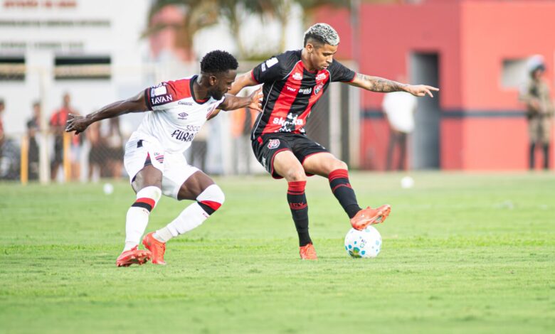 Erick em ação no empate entre Vitória e Athletico-PR, no Barradão