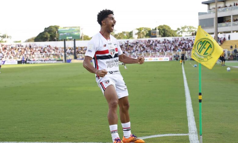 Pedro Lima comemora o gol do São Paulo contra o Mirassol