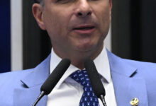 Flávio Bolsonaro discursa na tribuna do Senado em 1º de setembro de 2026.